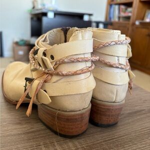 FreeBird Size 7 shoes